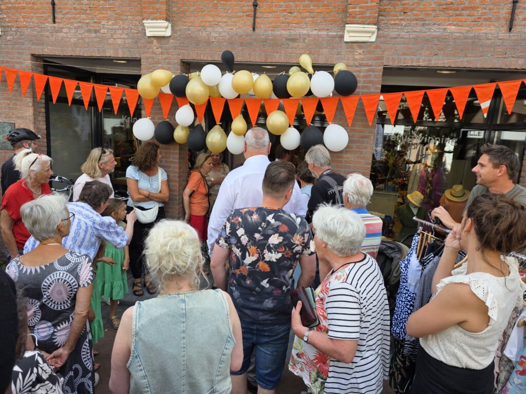 Opening kringloopwinkel groot succes!